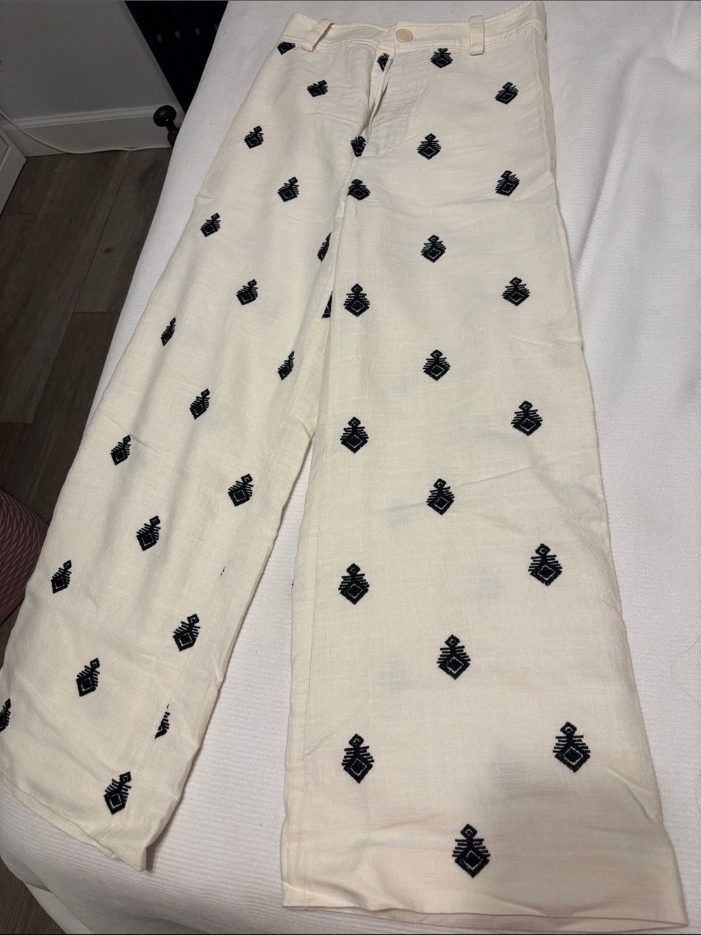 Zara Cream Pants with Subtle Stitching